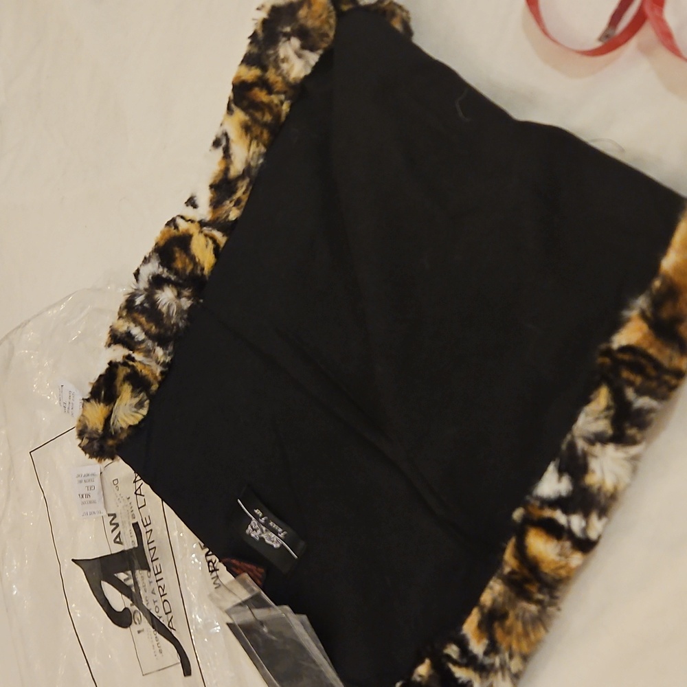 Clothes - Picture 4 of 8
